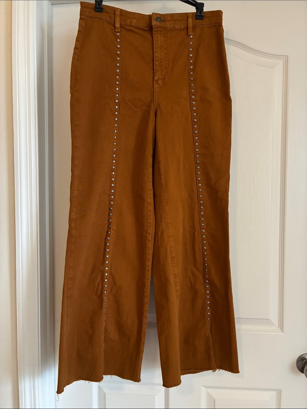 Free People HTF We The Free Studded Wide Leg Cropped Jeans Camel Raw Hem Size 30 - Picture 4 of 9